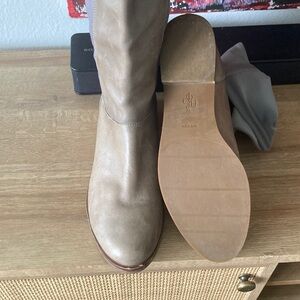 Stylish Tan Women's Boots